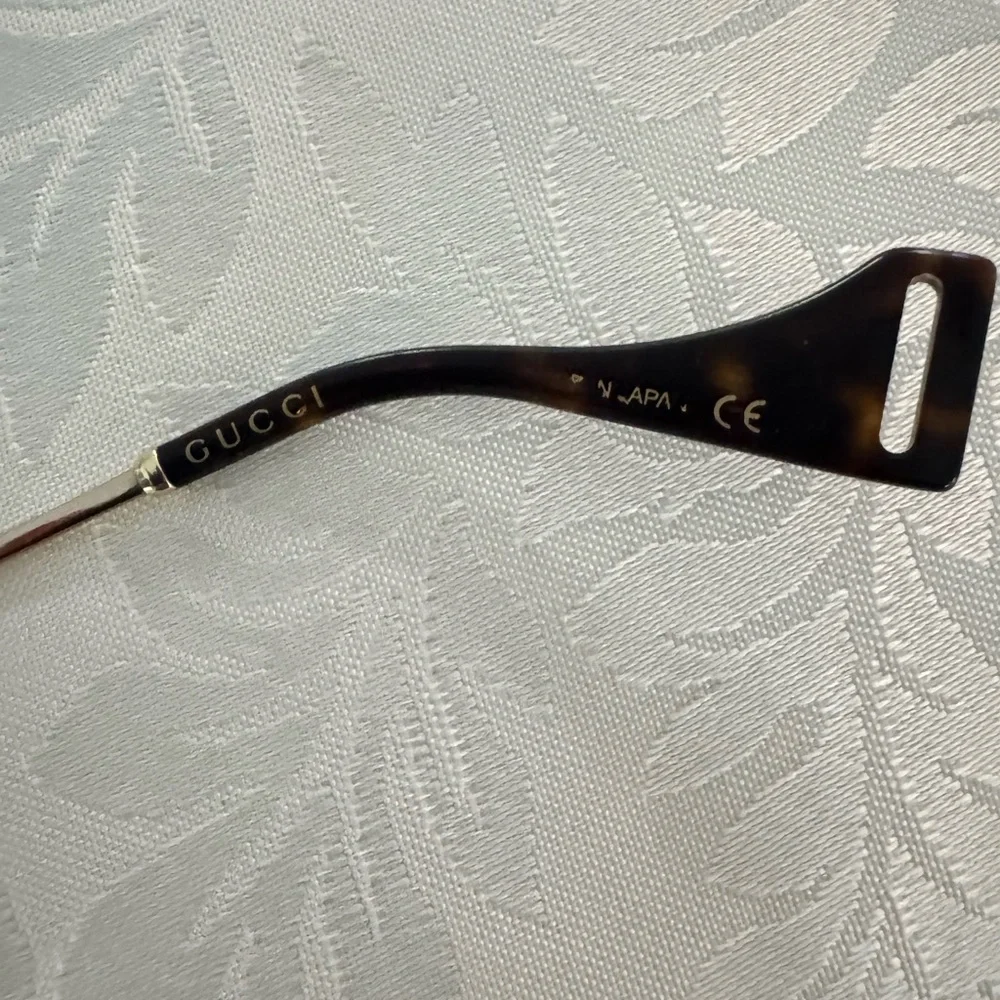 Gucci GG0586SA Black & Gold Sunglasses‎ Authentic Pre-Owned with Case & Pouch